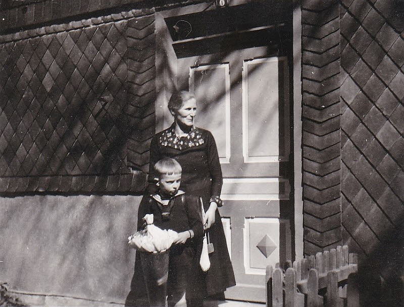 Fam. Lffler zur Schuleinfhrung 1940