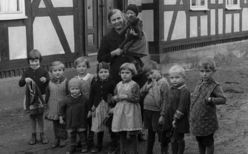 Kindergartengruppe Brnn 1938 (Str. z.gr.Wiese)