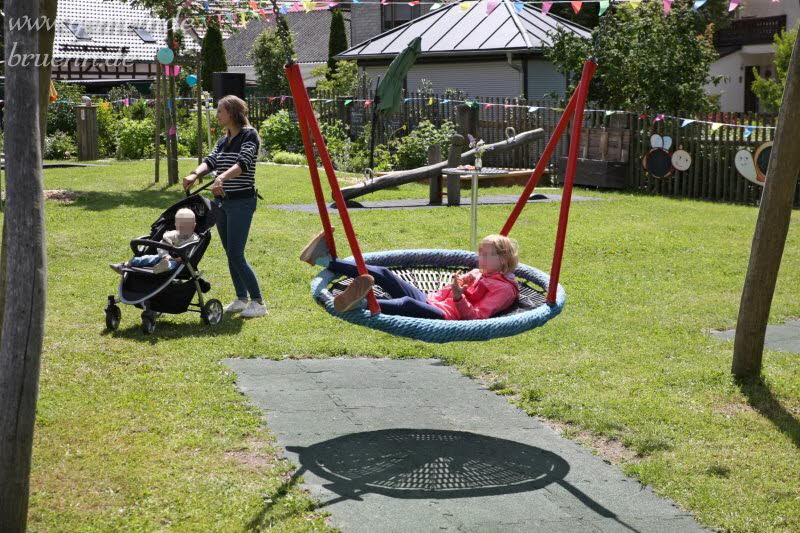 Einweihung des neuen Spielplatzes Br�nn 15.06.2024