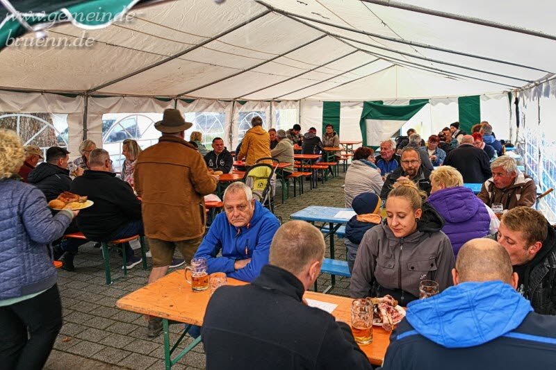 Eisbeinessen auf der gr�nen Wiese 13.09.2024
