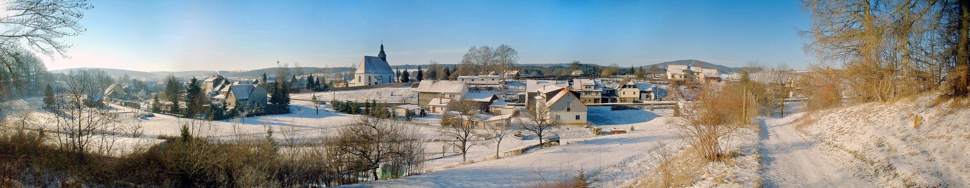 Dorfmitte,Kirche (Blick vom Waldweg Brnner Berg aus)