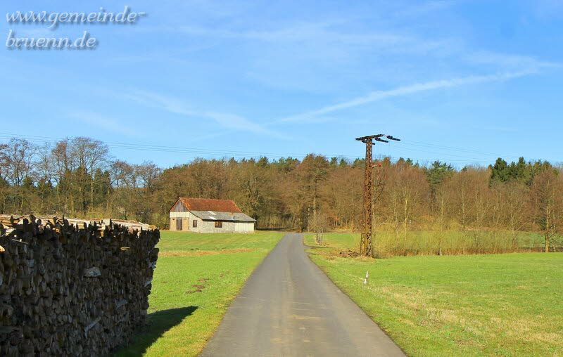 Hinterm Dorf 02