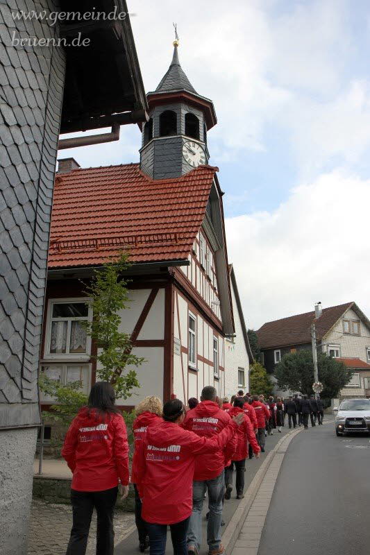 Gottesdienst, Frhschoppen, Feuerwehrbung, Feuerwerk
