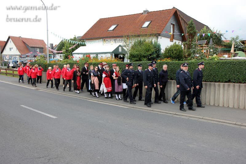 Gottesdienst, Frhschoppen, Feuerwehrbung, Feuerwerk