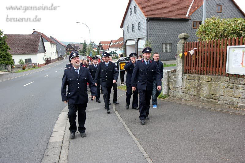Gottesdienst, Frhschoppen, Feuerwehrbung, Feuerwerk