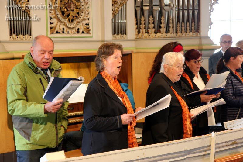 Gottesdienst, Frhschoppen, Feuerwehrbung, Feuerwerk