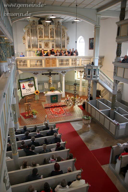 Gottesdienst, Frhschoppen, Feuerwehrbung, Feuerwerk