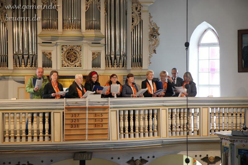 Gottesdienst, Frhschoppen, Feuerwehrbung, Feuerwerk