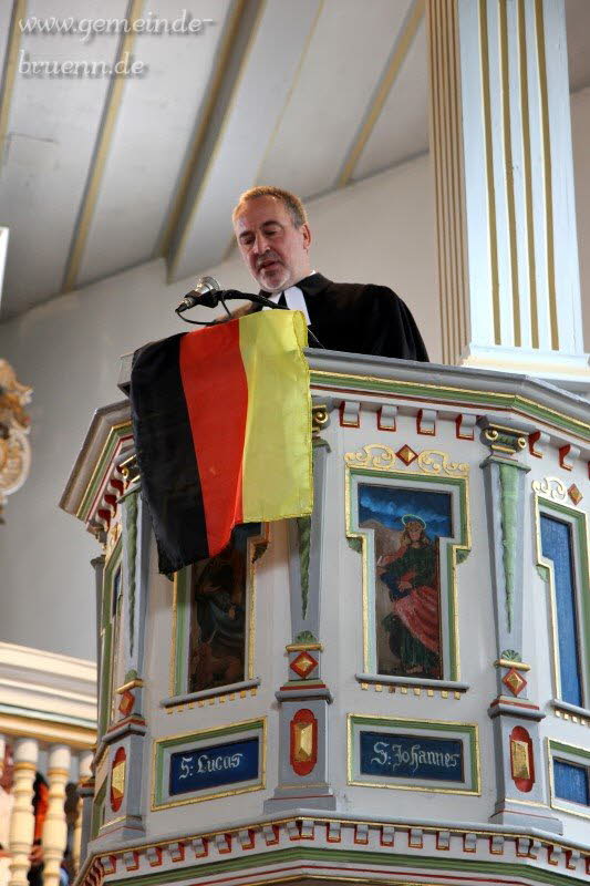 Gottesdienst, Frhschoppen, Feuerwehrbung, Feuerwerk