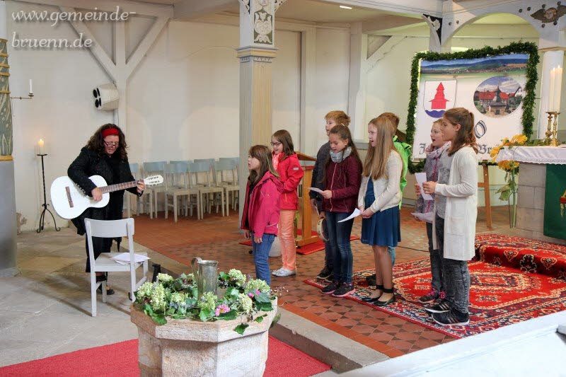 Gottesdienst, Frhschoppen, Feuerwehrbung, Feuerwerk