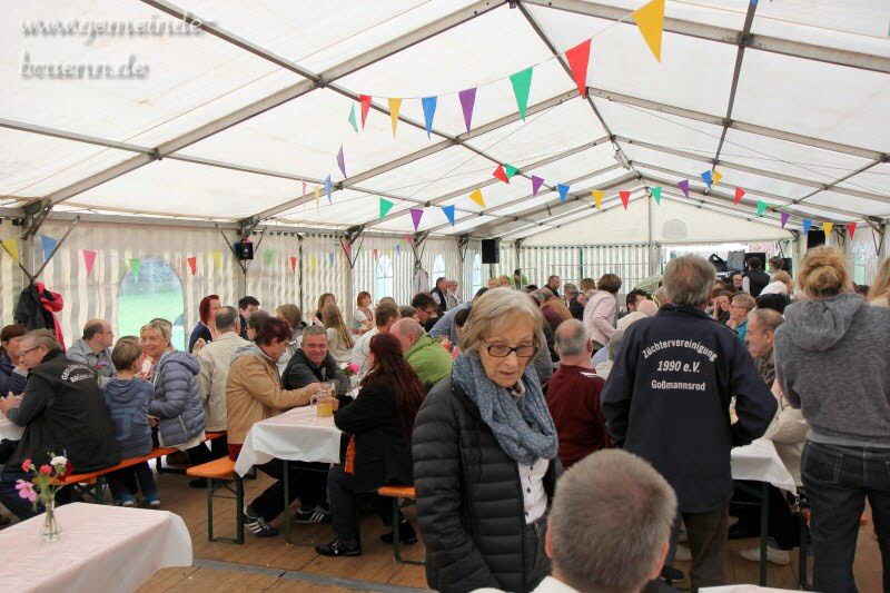 Gottesdienst, Frhschoppen, Feuerwehrbung, Feuerwerk