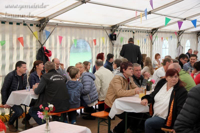 Gottesdienst, Frhschoppen, Feuerwehrbung, Feuerwerk