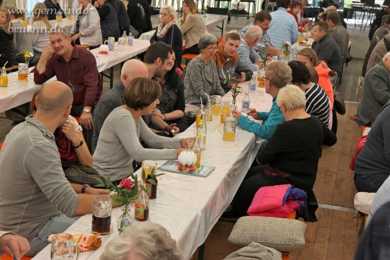 Gottesdienst, Frhschoppen, Feuerwehrbung, Feuerwerk