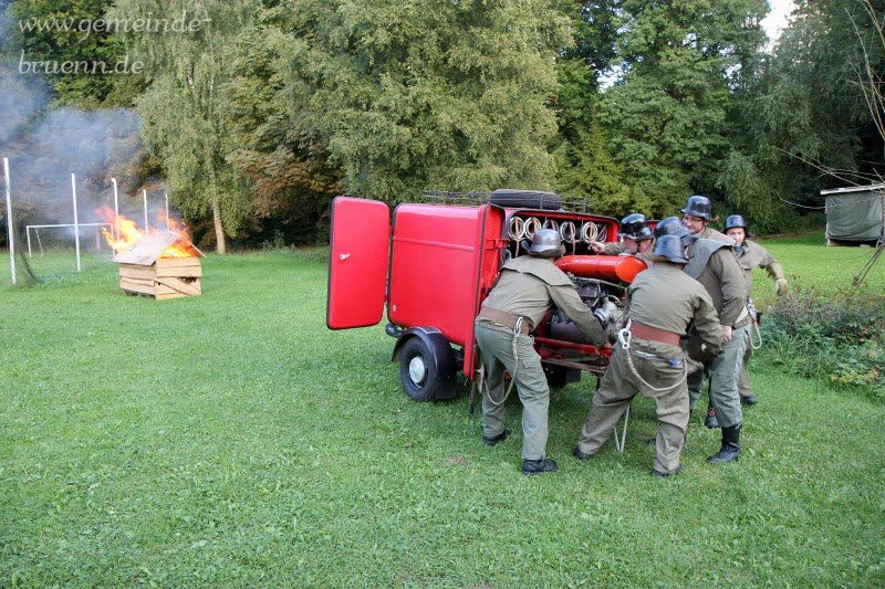 Gottesdienst, Frhschoppen, Feuerwehrbung, Feuerwerk