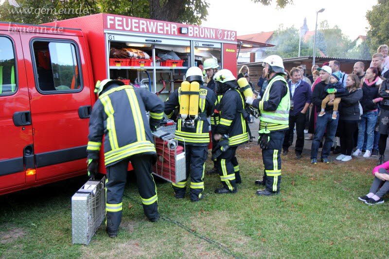 Gottesdienst, Frhschoppen, Feuerwehrbung, Feuerwerk