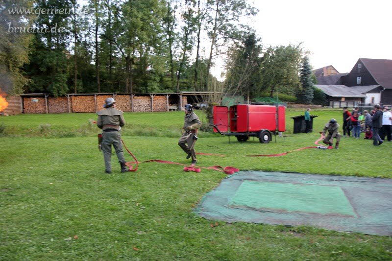 Gottesdienst, Frhschoppen, Feuerwehrbung, Feuerwerk
