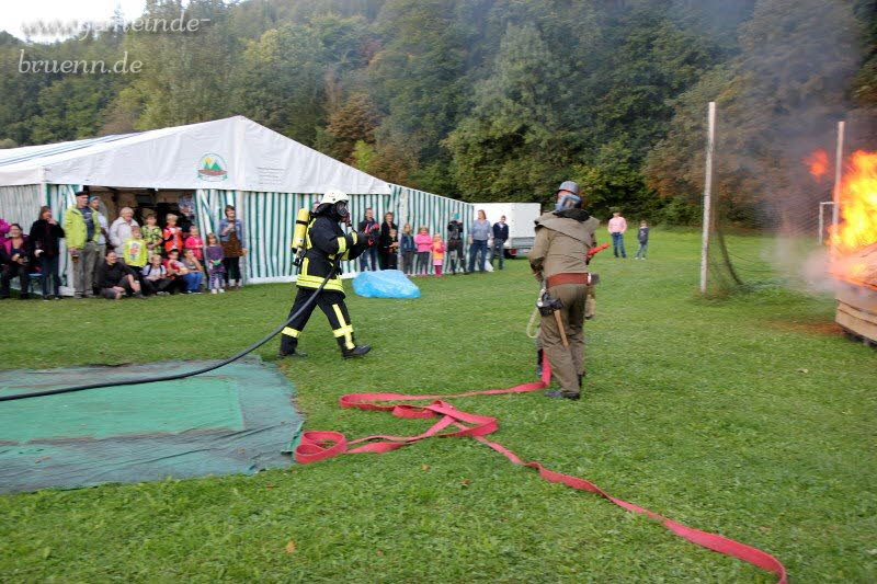 Gottesdienst, Frhschoppen, Feuerwehrbung, Feuerwerk