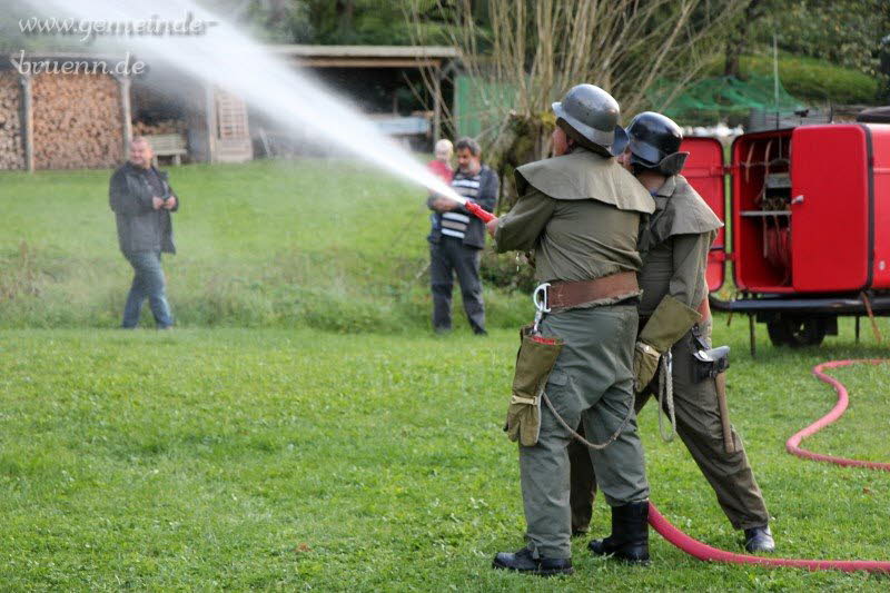 Gottesdienst, Frhschoppen, Feuerwehrbung, Feuerwerk