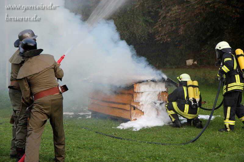 Gottesdienst, Frhschoppen, Feuerwehrbung, Feuerwerk
