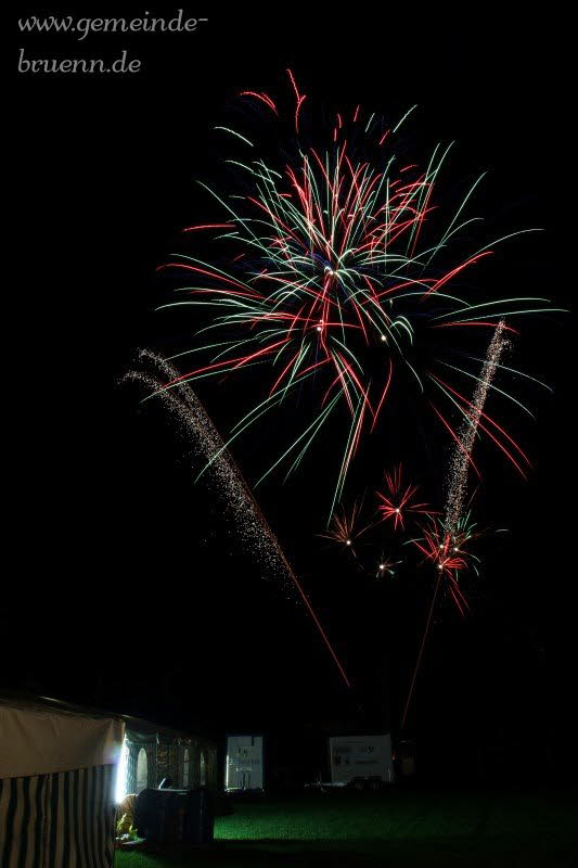 Gottesdienst, Frhschoppen, Feuerwehrbung, Feuerwerk