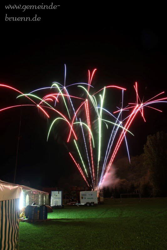 Gottesdienst, Frhschoppen, Feuerwehrbung, Feuerwerk