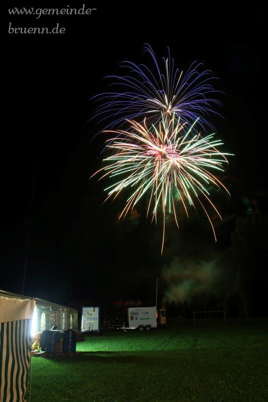 Gottesdienst, Frhschoppen, Feuerwehrbung, Feuerwerk