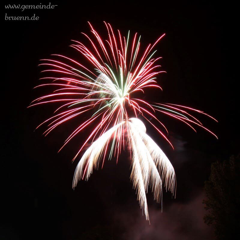 Gottesdienst, Frhschoppen, Feuerwehrbung, Feuerwerk