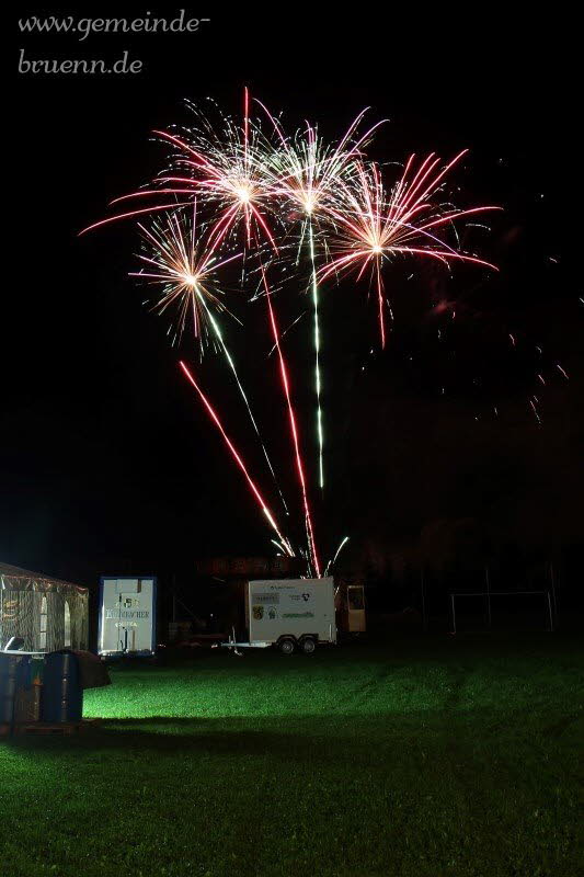 Gottesdienst, Frhschoppen, Feuerwehrbung, Feuerwerk