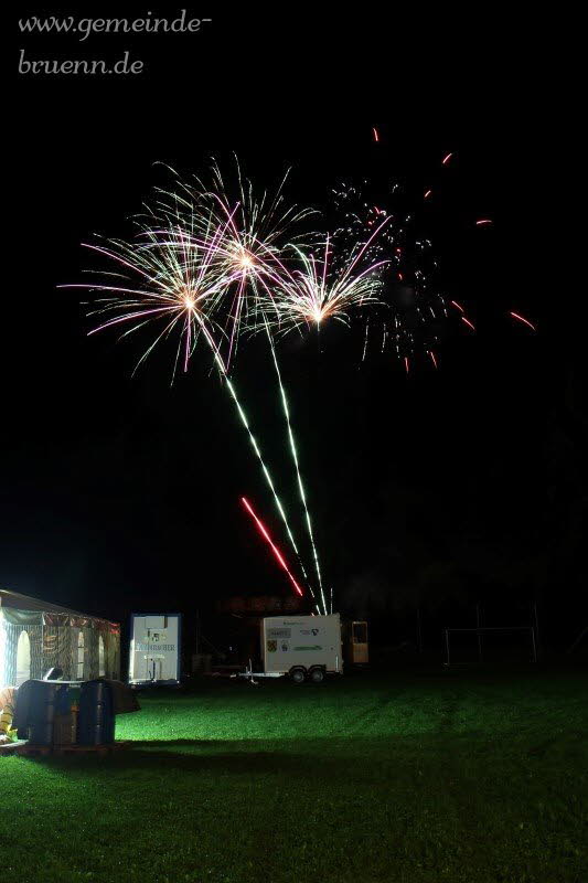 Gottesdienst, Frhschoppen, Feuerwehrbung, Feuerwerk