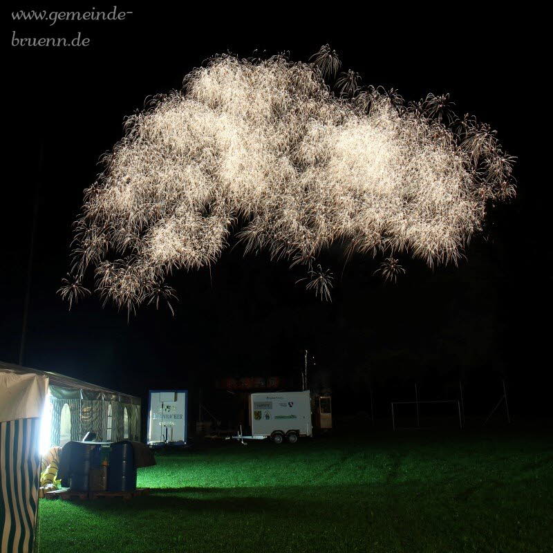 Gottesdienst, Frhschoppen, Feuerwehrbung, Feuerwerk