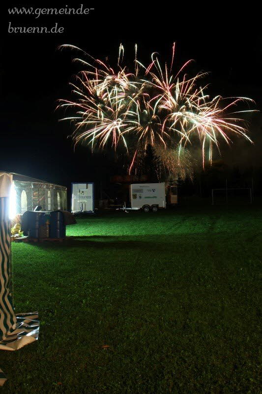 Gottesdienst, Frhschoppen, Feuerwehrbung, Feuerwerk