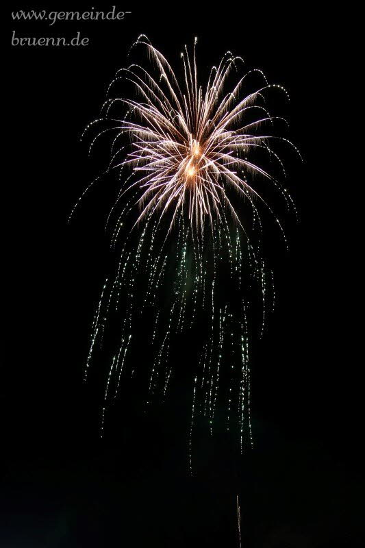 Gottesdienst, Frhschoppen, Feuerwehrbung, Feuerwerk