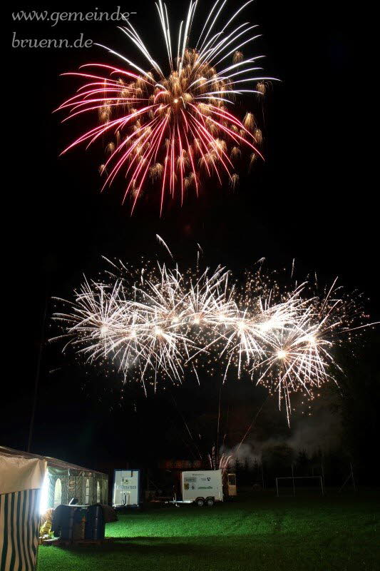 Gottesdienst, Frhschoppen, Feuerwehrbung, Feuerwerk