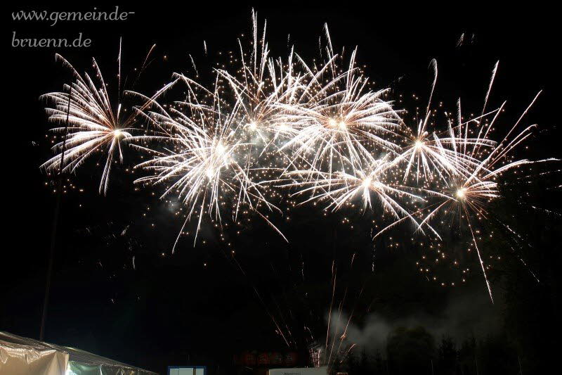 Gottesdienst, Frhschoppen, Feuerwehrbung, Feuerwerk