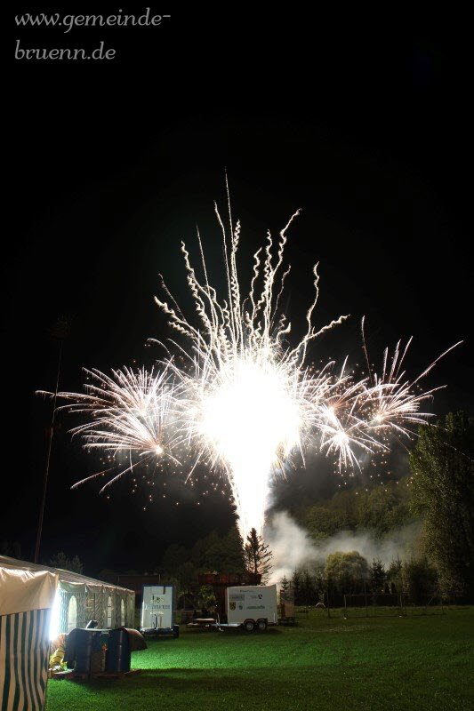 Gottesdienst, Frhschoppen, Feuerwehrbung, Feuerwerk