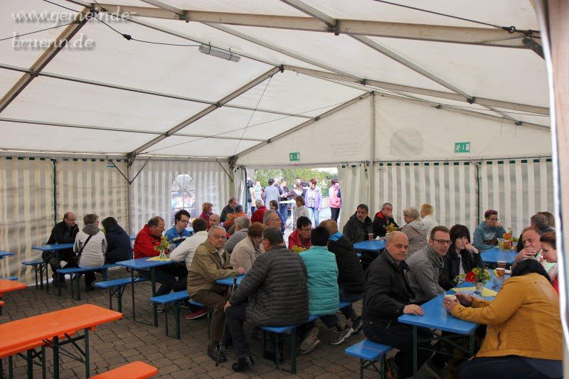 Fr�hlingsfest auf dem Dorfplatz 01.05.2016