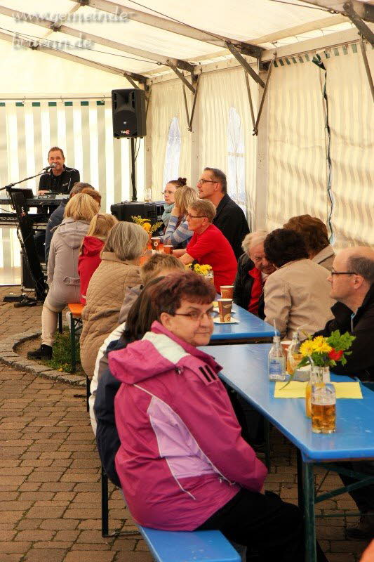 Fr�hlingsfest auf dem Dorfplatz 01.05.2016